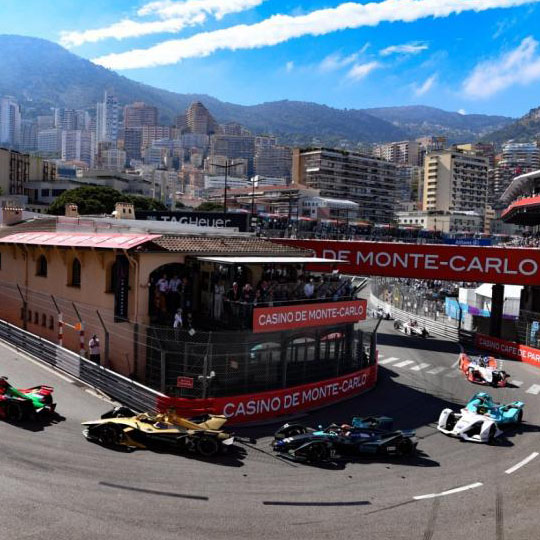 F1 électrique devant le casino de Monte Carlo
